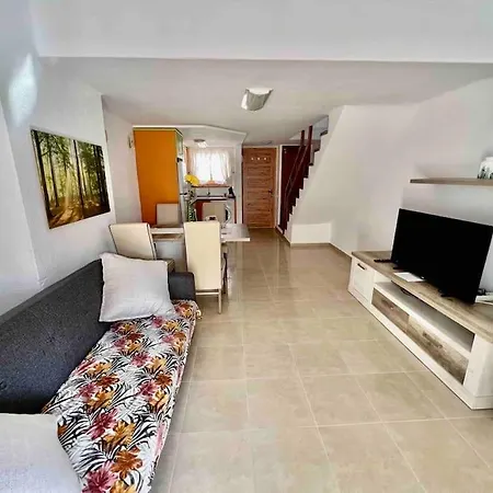 Parque Santiago 1, Heated Pool, Americas Apartamento